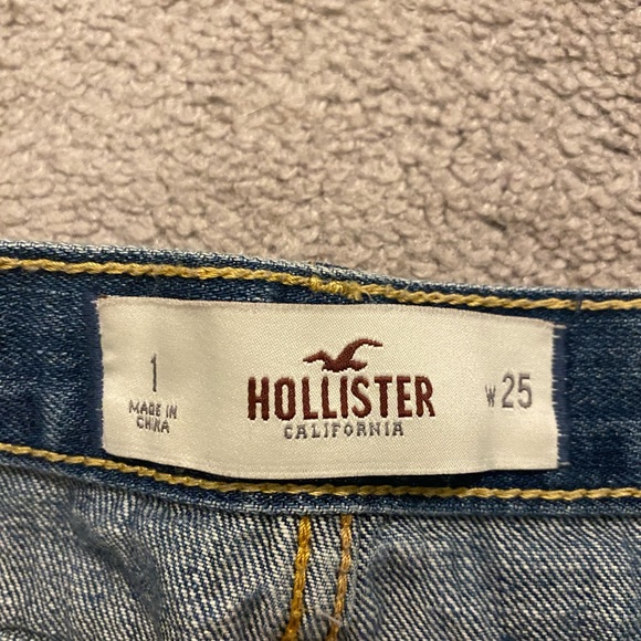 Hollister ripped jean shorts - Picture 2 of 3